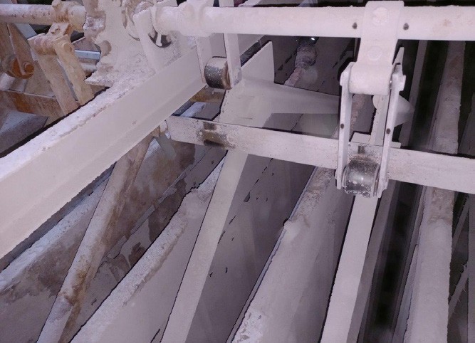 Electrostatic precipitator with tumbling hammer rapping system compatible with Coromax